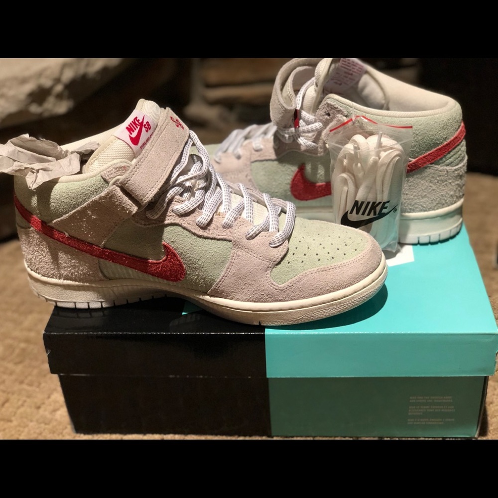 Brand New Men’s Nike SB Dunk Mid Pro QS 11